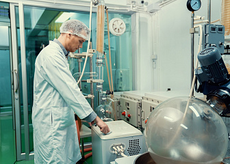 Лаборант физической лаборатории